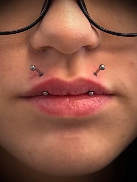 Piercing ust i okolic warg